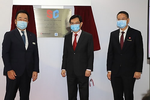 Deputy Prime Minister Heng Swee Keat officially opened the Shimadzu-CGH Clinomics Centre today. From left to right: Mr Tetsuya Tanigaki, Managing Director, Shimadzu (Asia Pacific) Pte Ltd, DPM Heng, Prof Ng Wai Hoe, Chief Executive Officer, Changi General Hospital