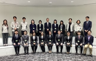 Doctoral Students from Hokkaido University Visit Shimadzu’s Laboratory