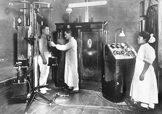 【1917 - 1944】Examining a Patient Using an X-Ray System, Circa 1921