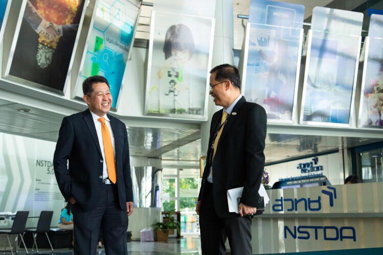 Presidente de NSTDA, Dr. Narong Sirilertworakul y Director de NCTC, Dr. Natthaphon Wuttiphan