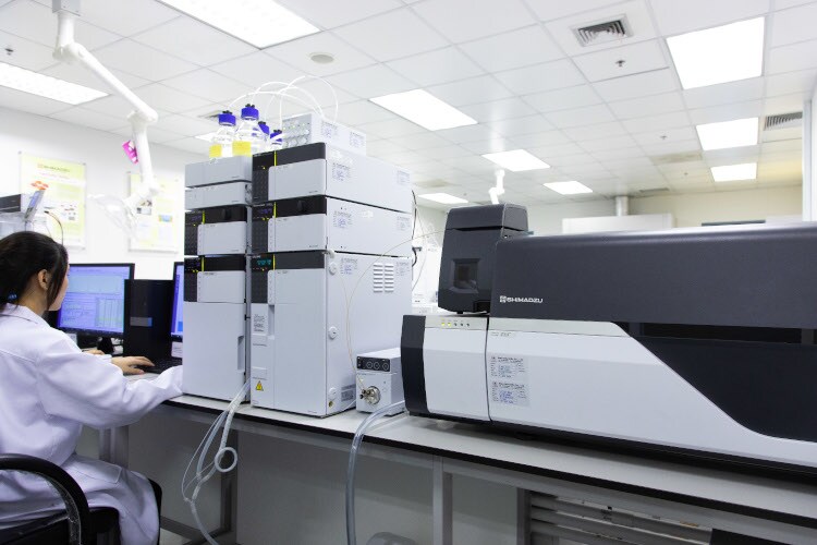 Espectrómetro de masas con cromatógrafo de líquidos Shimadzu utilizado en el NCTC