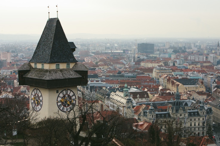 La ciudad de Graz, Austria y su emblemática torre del reloj