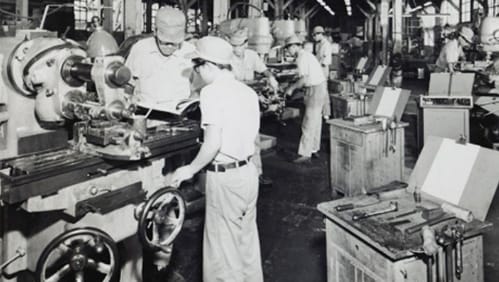 Shimadzu Seisakusho Seinen Gakko (now Shimadzu Engineering School) was established