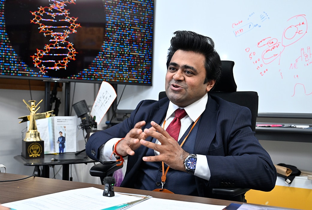 Guided by the Silkworm