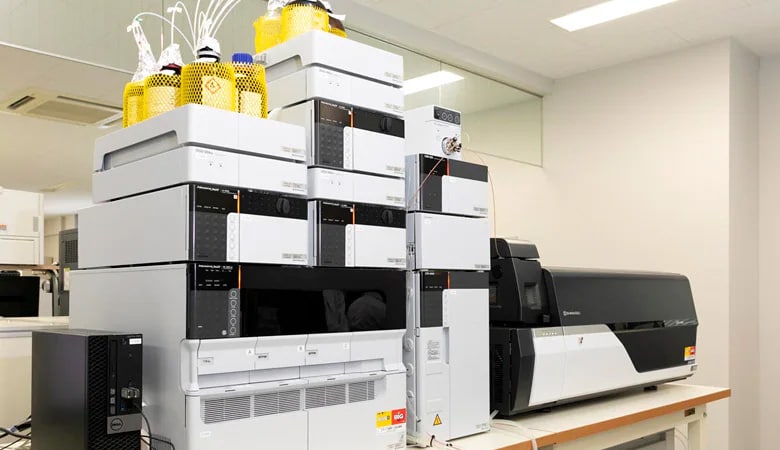 An athlete’s reputation is on the line, so the laboratory cannot afford to make mistakes. To ensure reliable testing, it is expected that the analytical instruments are always the most cutting-edge and capable models. (This photo shows a Shimadzu LCMS-8060 high performance liquid chromatograph mass spectrometer.)
