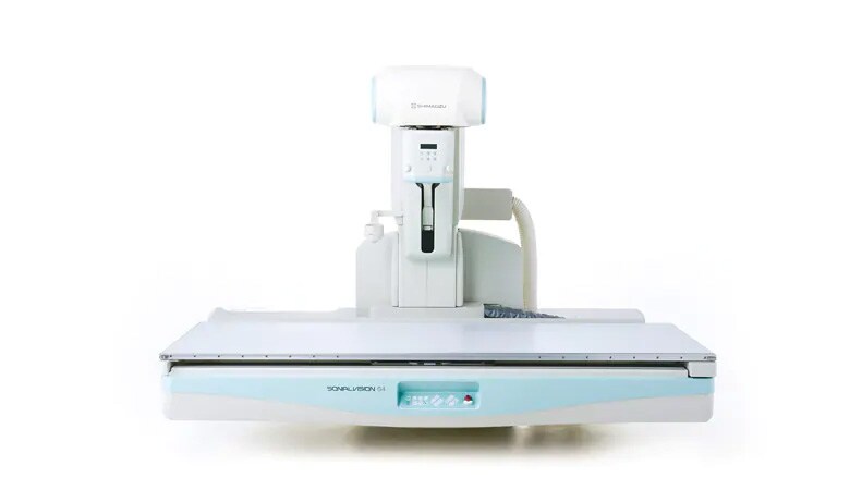 The SONIALVISION G4 LX edition X-ray imaging system is Shimadzu’s latest system, equipped with an optional tomosynthesis feature. Dr. Izumo has expectations of using this feature to perform diagnostic imaging screening for lung cancer.