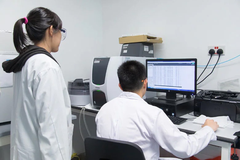 Researchers at NUS using a Shimadzu TOC analyzer