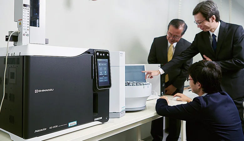 Device for analyzing the gas produced by microorganisms Shown in the photo is the Shimadzu GC-2030 Gas Chromatograph