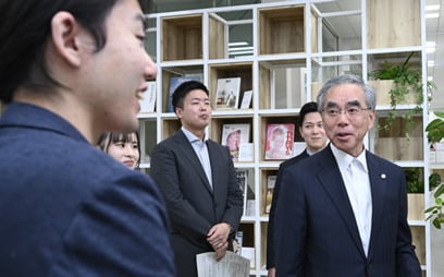 Discussion with young employees about their dreams