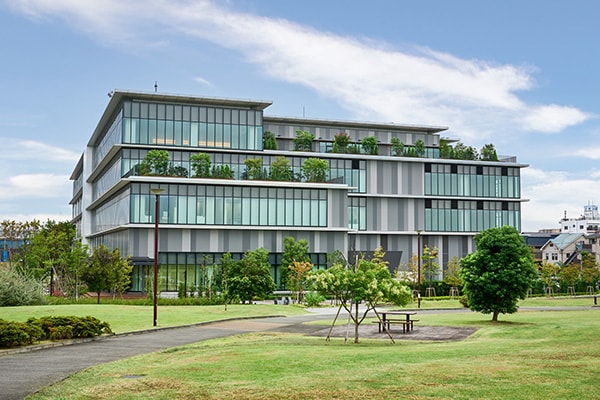 Exterior of Shimadzu Tokyo Innovation Plaza