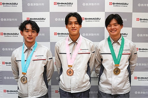 From the left is Seiji Soga, Kazushi Nakada, and Ko Tanioka