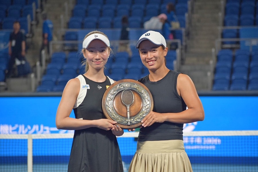 Ikumi Yamazaki (à direita) e Momoko Kobori (Hashimoto Sogyo Holdings)