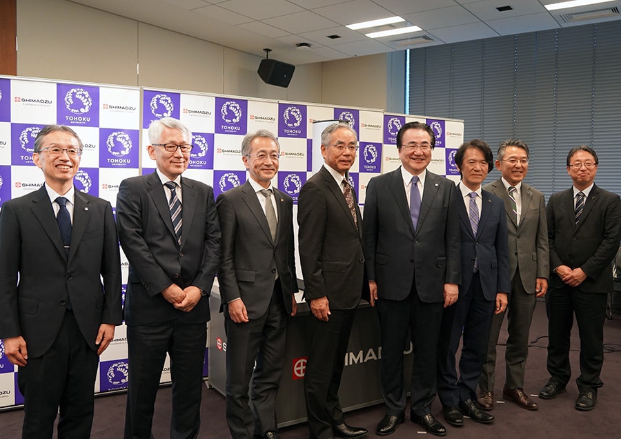 From the left: Toshiro Kaneko, Director of the Center for Interdisciplinary Collaboration in Measurement Innovation, Tohoku University; Koichi Tanaka, Executive Research Fellow, Shimadzu Corporation; Takahiro Nishimoto, Managing Executive Officer and CTO, Shimadzu Corporation; Yasunori Yamamoto, President and CEO, Shimadzu Corporation; Teiji Tominaga, President, Tohoku University; Takafumi Aoki, Executive Vice President for Strategic Planning, Provost, and CDO, Tohoku University; Hideo Harigae, Executive Vice President for Public Relations and Medical Co-Creation, Tohoku University; and Tsuyoshi Tohyama, Executive Vice President for Industry-University Collaboration, Tohoku University