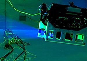 Underwater optical wireless communication device