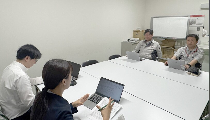 A scene from the face-to-face supplier communication session.