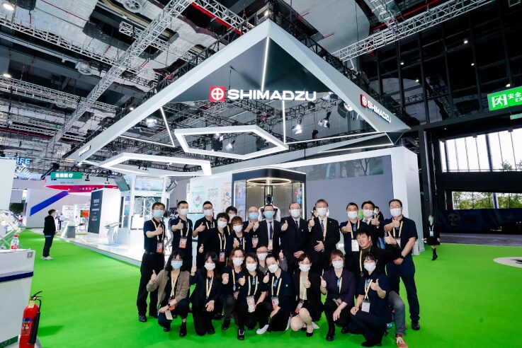 Miembros de Shimadzu (China) Co., Ltd. en la Exposición Internacional de Importaciones de China