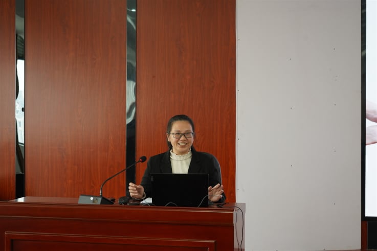 Dr. Liu Jia Ling talked about illegal additives in food.