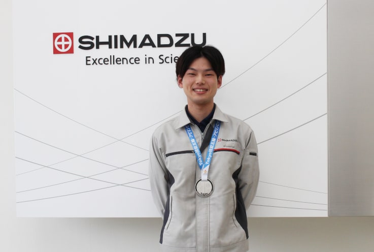 Fumito Nakamura won the Silver Prize in the milling machine work category in the 59th National Skills Competition