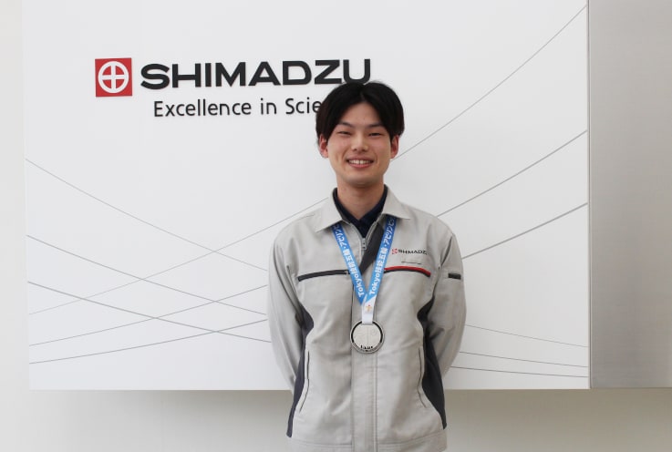 Fumito Nakamura ganó el Premio de Plata en la categoría de trabajo de fresadora en el 59° Concurso Nacional de Habilidades