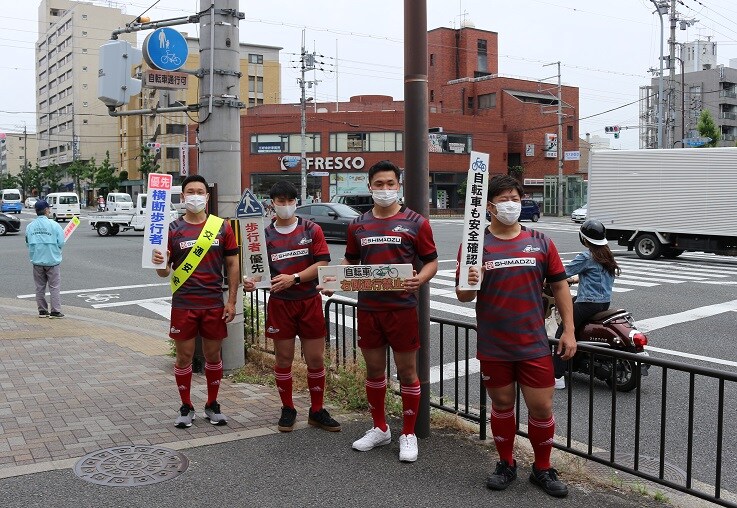 Traffic safety campaign at Nishioji-Oike intersection