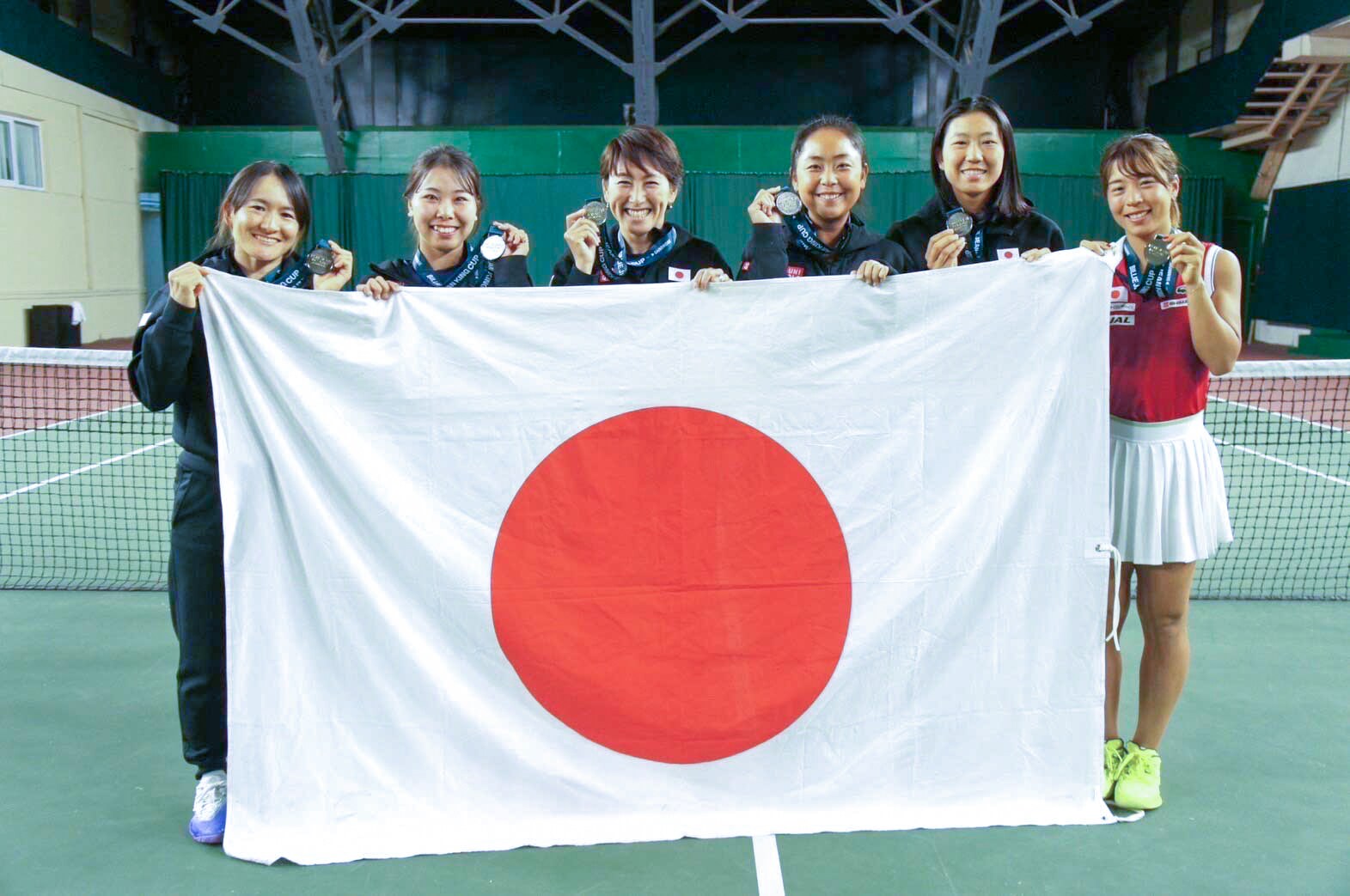 Members of the Japanese National Team (Hontama is on the far right)
