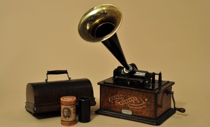 This Edison phonograph is on display at the Shimadzu Foundation Memorial Museum. 