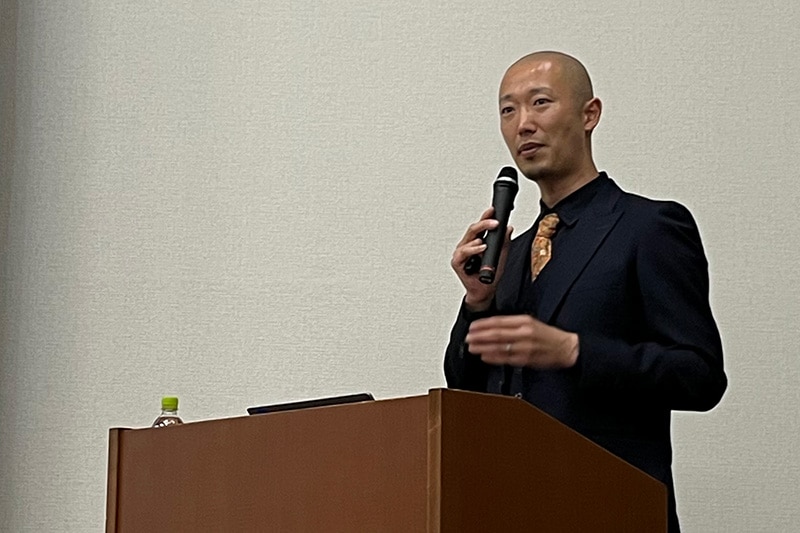 Toshio Murase, an Associate Professor at the School of Commerce, Waseda University.