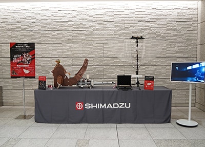 Two machines that appeared in the “Night of the Makaizo Society,” were exhibited in front of the meeting venue