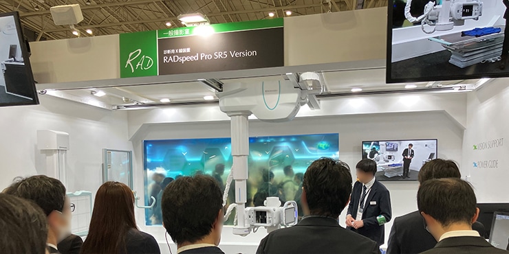 Equipped with VISION SUPPORT exposure assistance functionality, it helps reduce the burden of examination operations by using an optical camera to prevent positioning and exposure errors.