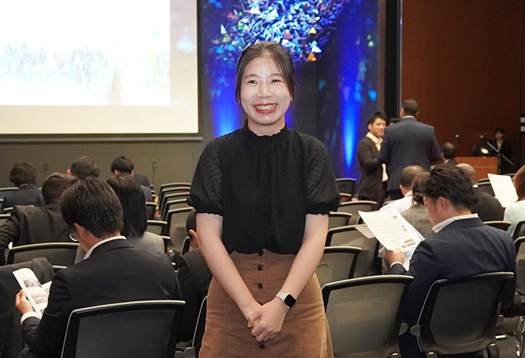 Xu received the “First a Dream Award,” a Shimadzu in-house award that honors employees who take initiative in pursuing their dreams and aspirations