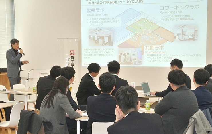 Hiroomi Goto, Shimadzu Corporation (Technology Research Laboratory) introducing Shimadzu’s open innovation facilities