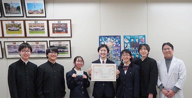 Team members and teachers of Ichikawa Gakuen Ichikawa Junior High School, the Chiba representative team