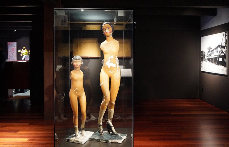 Far left: Shimadzu mannequin made in 1929 (Showa 4), displayed in the museum