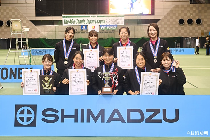 Members of the Breakers that finished as runners-up in the 40th Japan Tennis League. Front row (left to right): Nagisa Suzuki, Ikumi Yamazaki, Anri Nagata, Hiroko Kuwata, Coach Anri Matsumoto. Back row (left to right): Haruka Kaji, Rina Komokata, Karen Tsutsumi, Head Coach Megumi Nishimoto. Note: Titles are as of the time of the tournament