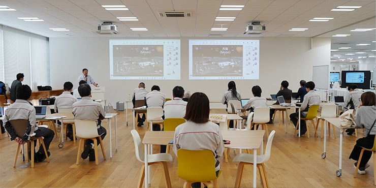 Lecture by Yoshinori Takano at our company event