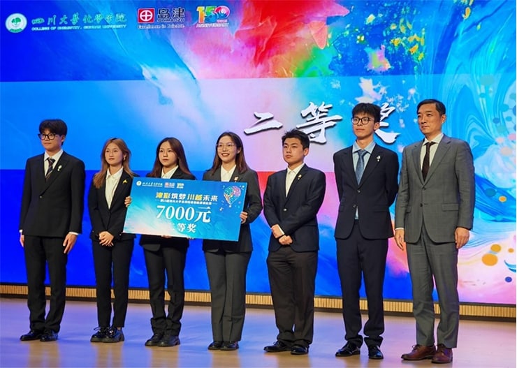 The runner-up team and Taohong Huang (far right), General Manager of PR at SSL’s Regional Corporate Head Office