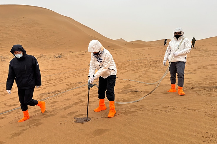 Boring holes in the sand with high-pressure water