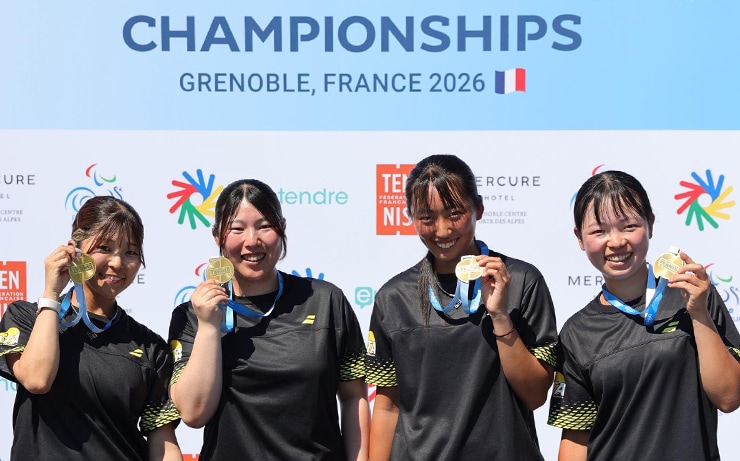 The victorious Japanese women’s national team. Komokata is on the far left