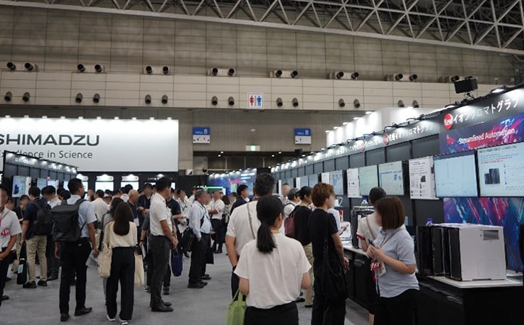 Shimadzu booth, bustling with many visitors. In addition to the latest analytical instruments and solutions, the booth featured technical presentations and demonstrations